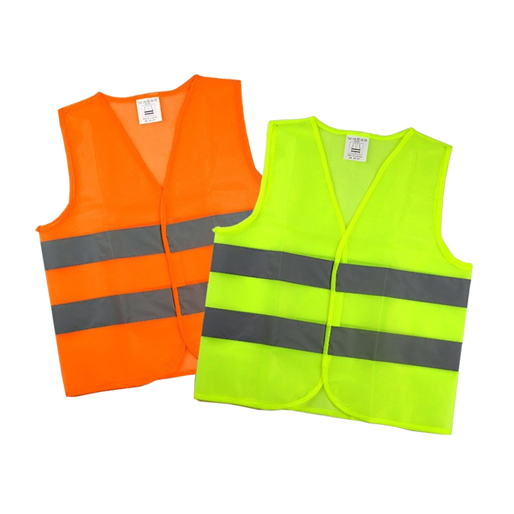 What color reflective vests should sanitation workers and construction workers choose？